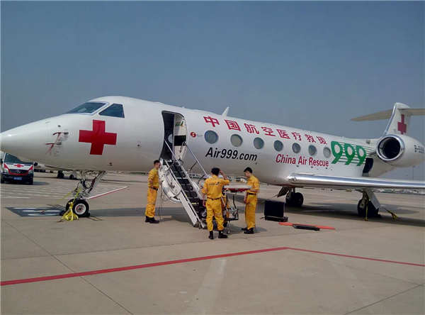 两架航空医疗救援固定翼飞机同亮相 999专业航空医疗救援机队正式成立