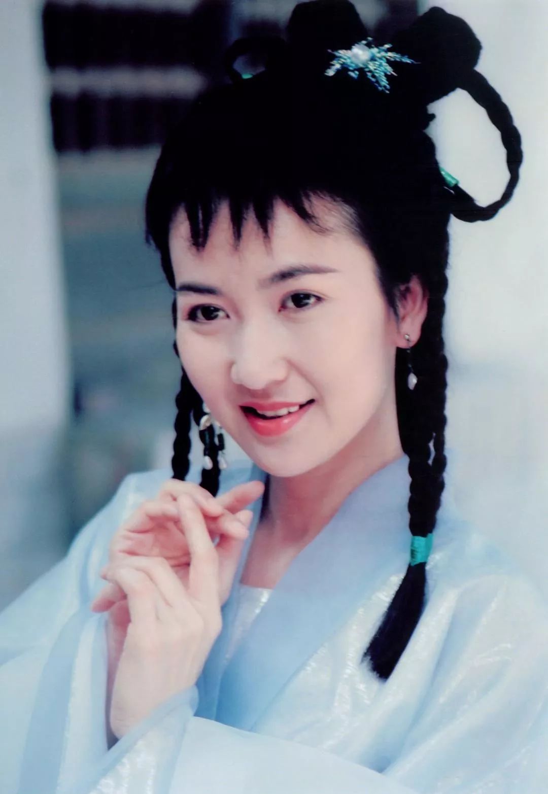 她被小三迫害终身不孕,收养孤儿相依为命,如今60岁归来仍是女神