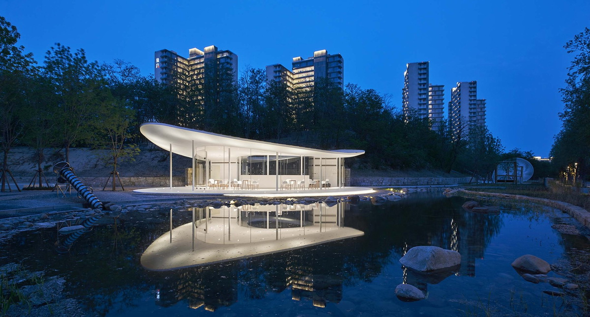 沙滩上的白色草帽:阿那亚咖啡厅 / odd