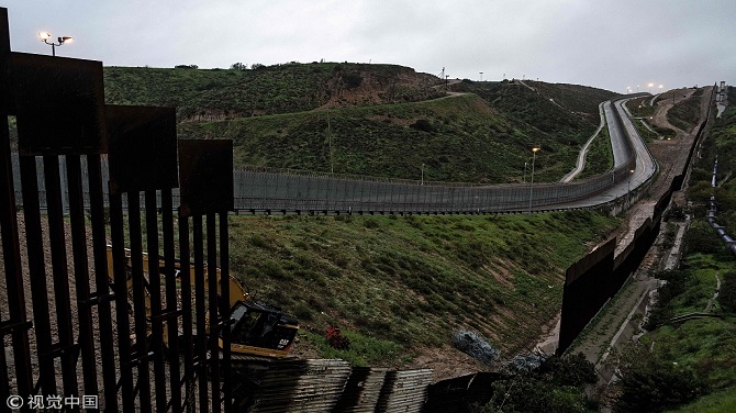  ▲当地时间2019年2月14日，墨西哥蒂华纳，美墨边境墙。  图片来源/视觉中国