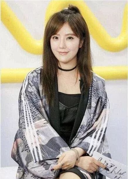 还记得青春期的程小雨吗她现在长这样