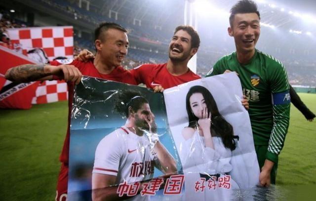 卡纳瓦罗3年换了3件队服!天津权健已成往事 如