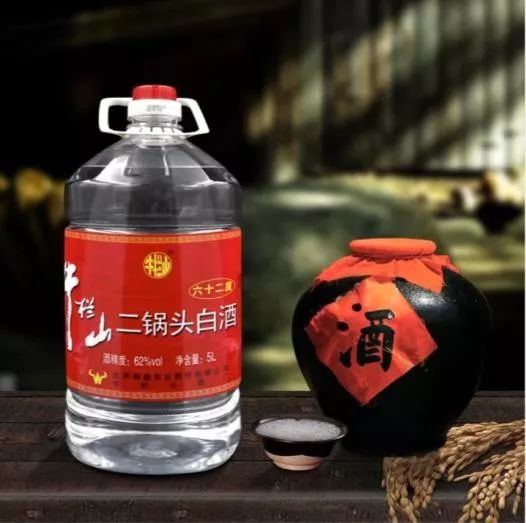 茅台帆布鞋，榴莲洗发水，还有白酒味儿的雪碧？ 这波跨界也太让人上头了叭！