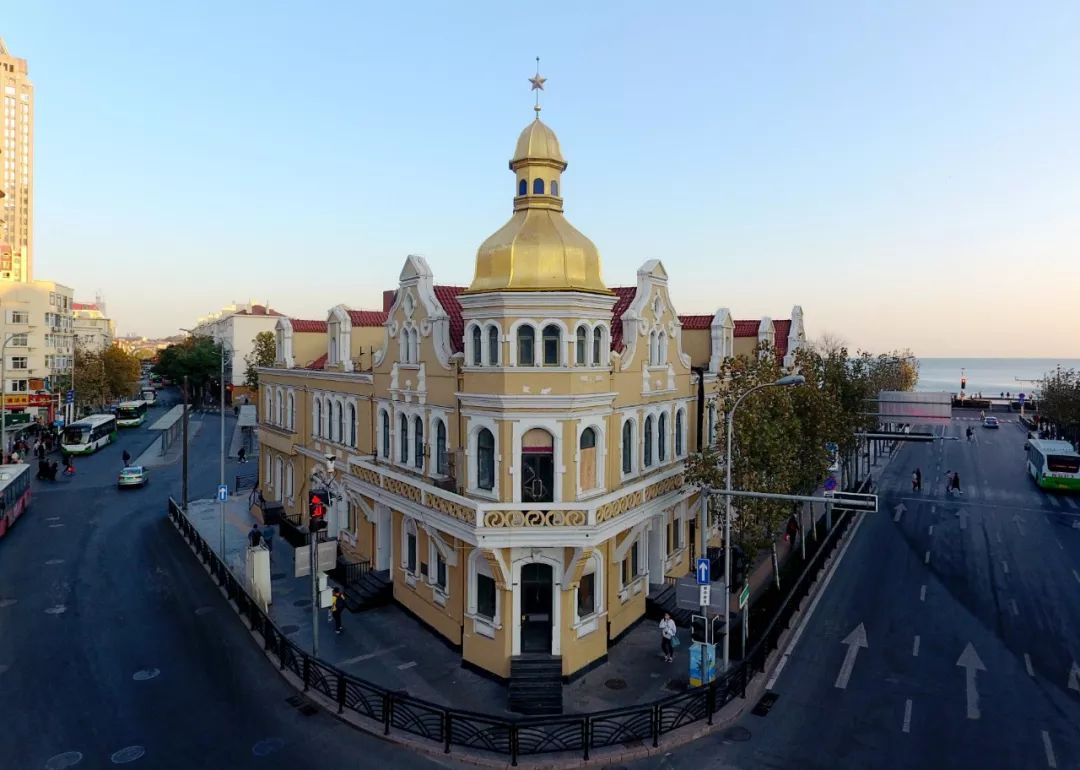 青岛这栋百年老建筑要摘金顶曾被列为文物还遭过火灾