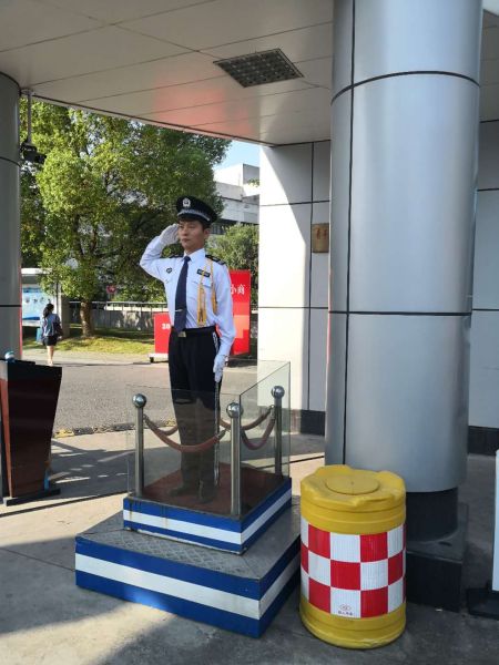 浙商大35岁保安自考本科称能学习就很知足