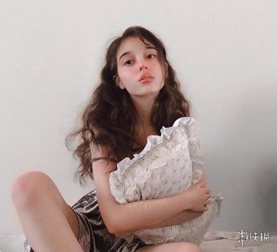 外国精灵daintyviolet新照眼神骚气令人心痒难耐