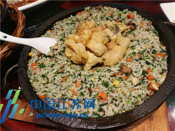 扬中仪禾大酒店创新河豚菜肴 舌尖美味赢来回头客