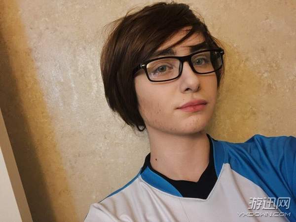 c9美女经理cos女装大佬ad 网友:这是cosplay9战队吧?