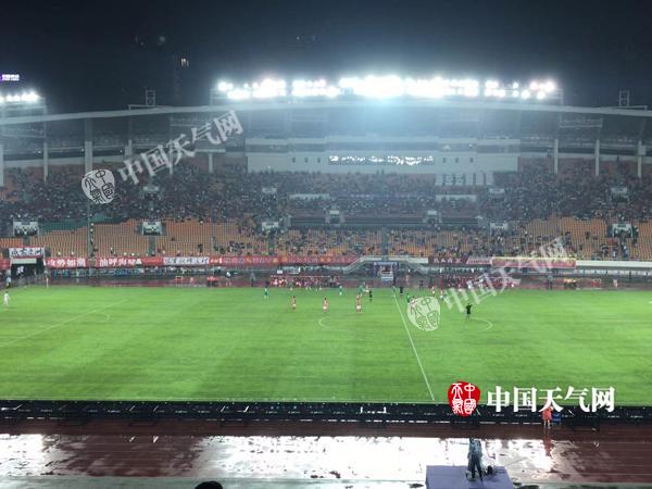 昨晚大暴雨致恒大球赛推迟开赛 今日广州局部