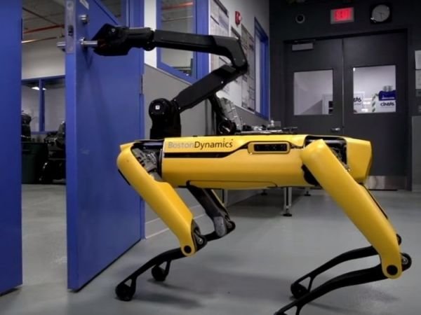 机器狗spotmini能够自己开门(美国商业内幕网站)