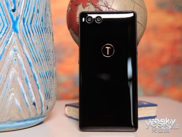 4999元次世代掌中机皇 锤子坚果r1 8 512gb版本震撼上市