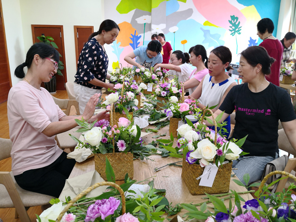 江阴云亭街道迎瑞社区开展花艺培训活动
