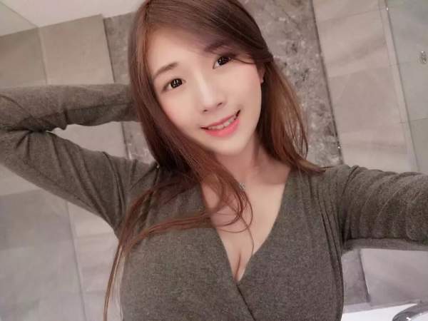 台湾女主播谢薇安最新福利美照皮肤白皙气质脱俗