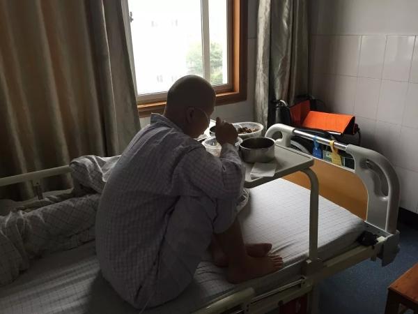 癌症少女曝光"矫正学校"耽误治疗,曾反复犹豫并拒绝化疗