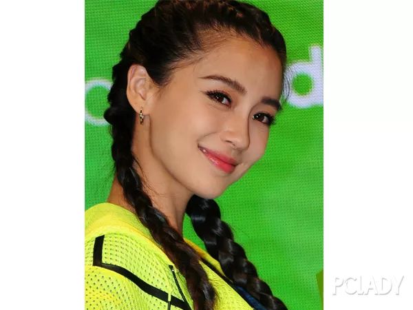 胖迪这次的双马尾简直让排骨产生粉丝滤镜了,虽然是比较简单的方法,就