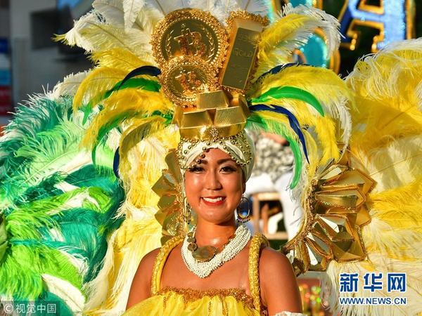 日本浅草桑巴狂欢节千人欢歌劲舞