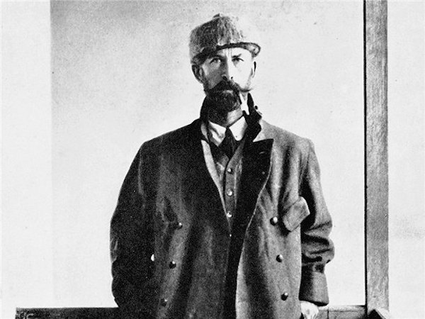 泊西·福西特神情坚毅寻找失落的文明和财富,是许多西方探险家梦寐以