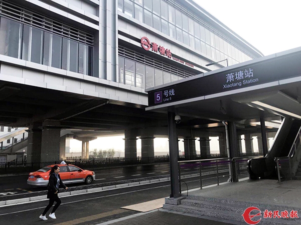 等了十多年终于坐上通往奉贤的地铁了