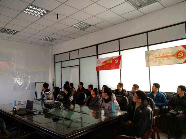 东北大学师生观看庆祝改革开放40周年大会实况