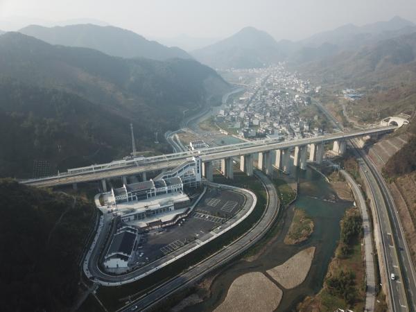 高铁新增一条黄金旅游线:杭昌高铁杭州至黄山