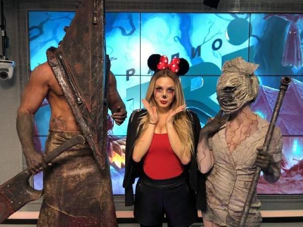 《寂静岭》神级cos 三角头,护士亲密互动,有故事?