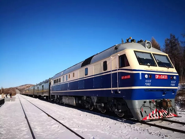 准备发车的4182次列车