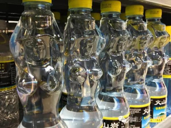 椰树“胸模瓶”实物 骆云飞 摄 来自海南头条NEWS微信公号