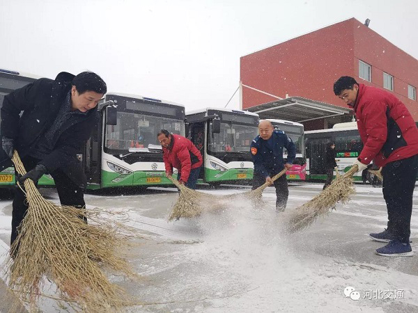 [河北]省会全部3500余辆公交承担起冰雪天气市