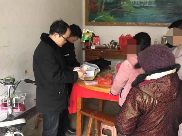 男子借钱不还面临法院强制执行,幼女拿两千元