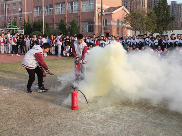常州潞城中学组织消防应急疏散演练