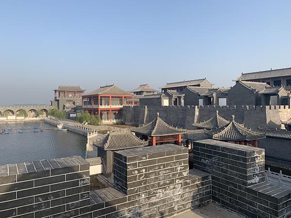 澎湃新闻探访河北曲周"袁府":驻守工作人员称系高档敬老院