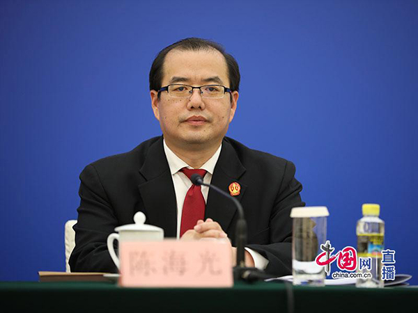 新闻发布会,最高人民法院政治部巡视员,法官管理部部长陈海光介绍情况