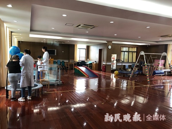 宝山区培智学校为自闭症孩子建"一对一"教案 "小蜗牛"慢慢学会技能