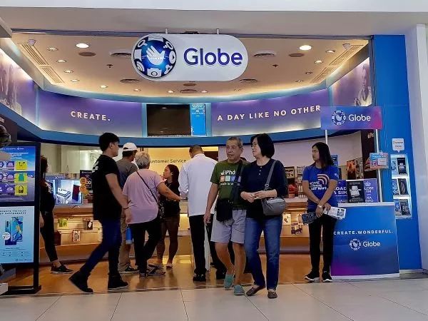 ▲2019年6月20日，菲律宾电信巨头环球电信公司正式启动该国首个5G商用网络服务，华为公司是其核心设备供应商。（新华社）