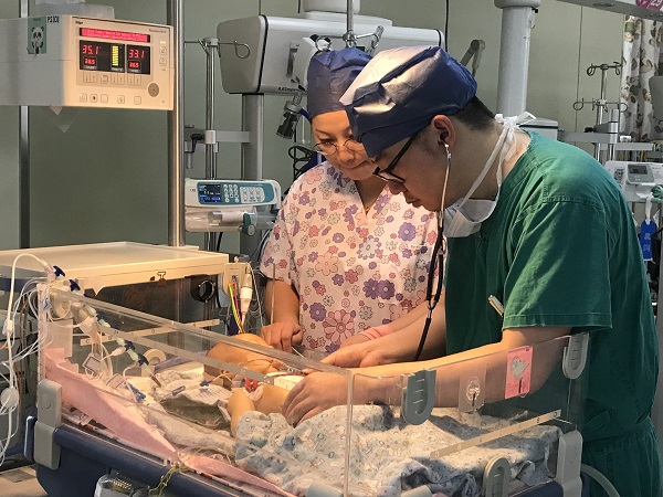 新华医院启动心脏产房外科手术 抢救大动脉错位新生儿