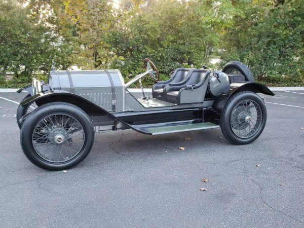 图说:斯图茨勇士.上海海关 供图图说:西斯帕罗·苏扎j12.