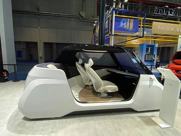 进博会在线钻石马桶古董车巨型金枪鱼哪国产品最酷炫