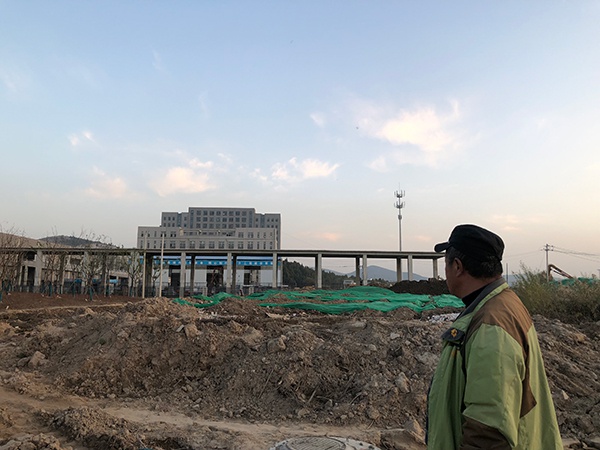 远处的高楼,就是李厚胜原来公司的地址,现在的他还会时不时来转转。