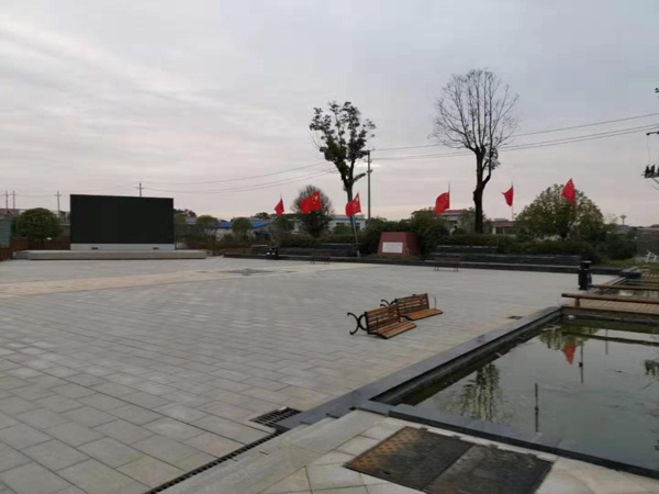 爱之心养老公寓广场,曾经很热闹
