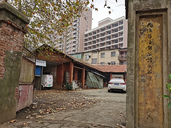 嫌犯劳荣枝:从教书育人教师到劫杀七人女逃犯