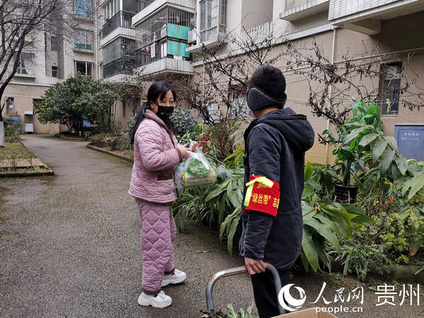 观山湖区金阳街道：居民线上购物 志愿队免费送到家