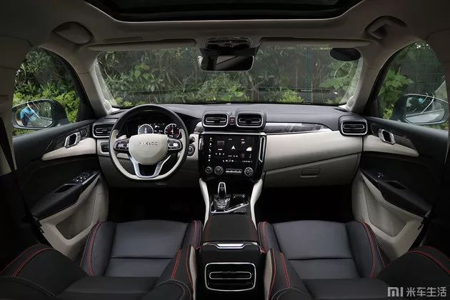 14万的轿跑suv领克02开起来什么感觉?三缸不抖8秒破百!