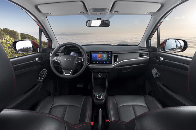 『哪吒n01内饰全景』