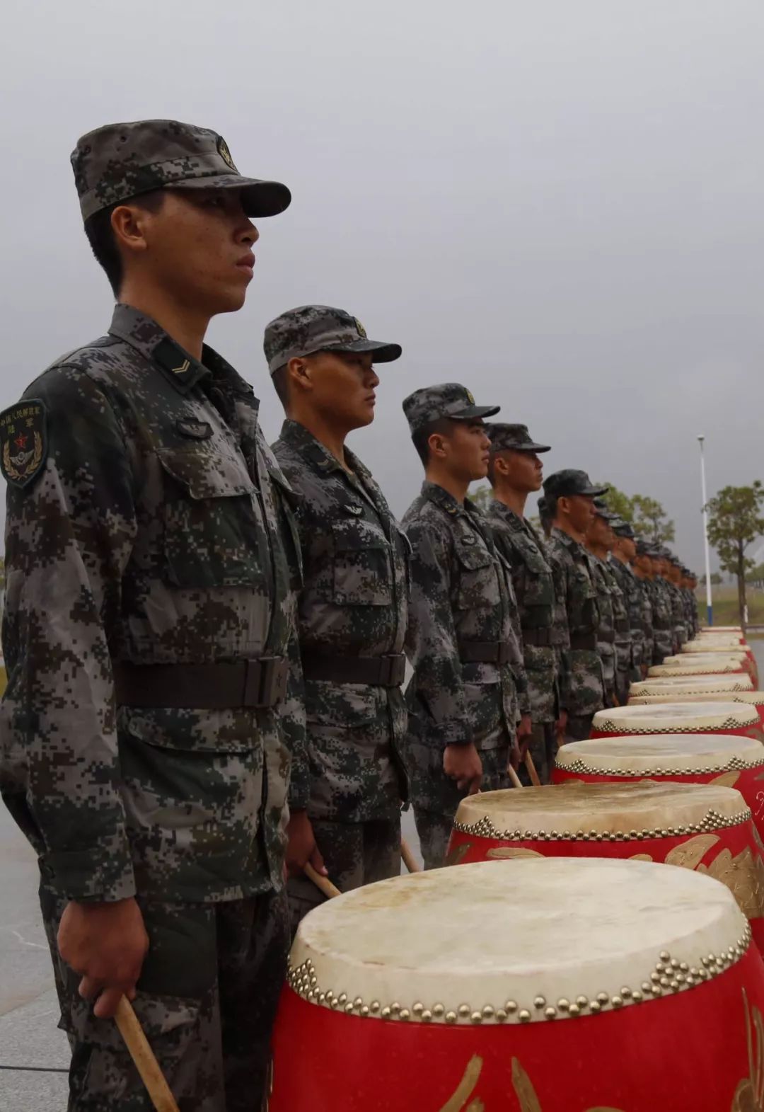 军长雨中动员!直击陆军第74集团军官兵参加陆军“精武-2018”比武竞赛集训开训动员现场