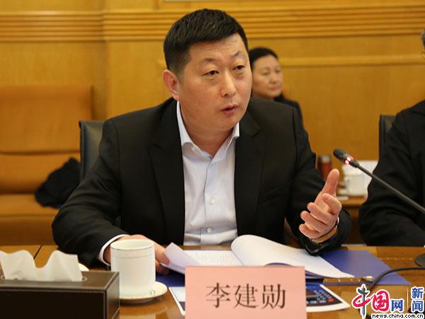 图为山东省胶州市综合行政执法局局长兼胶州市公安局党委副书记李建勋
