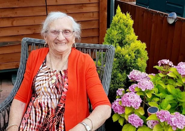 晓趣|今年90岁的英国老太太,是100个孙辈的奶奶