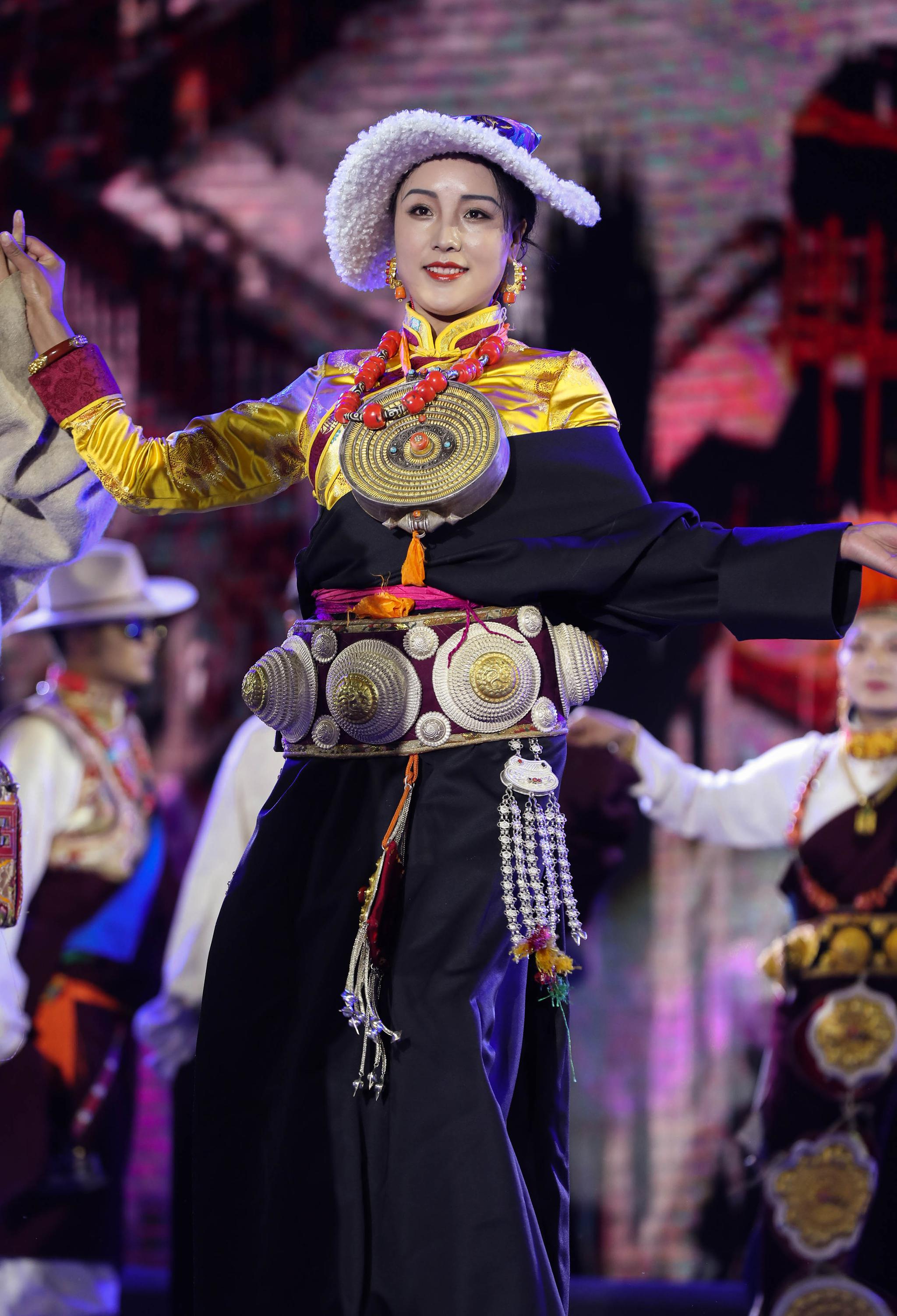 藏装与时尚的碰撞