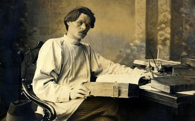 1900年,神龛里的托尔斯泰与流浪青年高尔基的生命交织