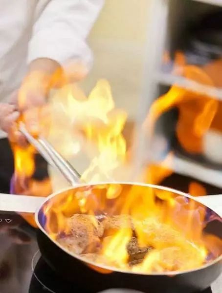 好险,今天差点炸了厨房|微波炉|解冻|油锅_新浪新闻