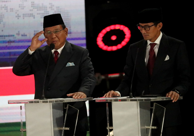 4月13日，印尼总统候选人举行最后一次电视辩论，左起：普拉博沃、桑迪亚加·乌诺  @东方IC
